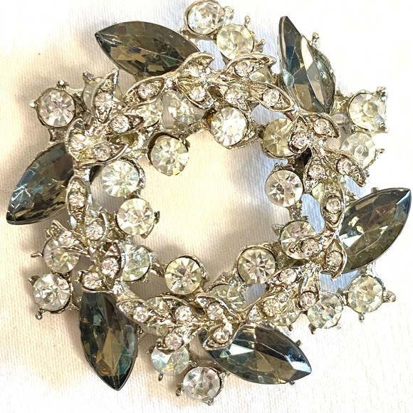 Rhinestone Wreath Brooch Flower And Leaf Motif Round And Marquise Stones - Picture 3 of 8